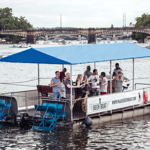Beer Boat - Epická šlapací skupinová jízda